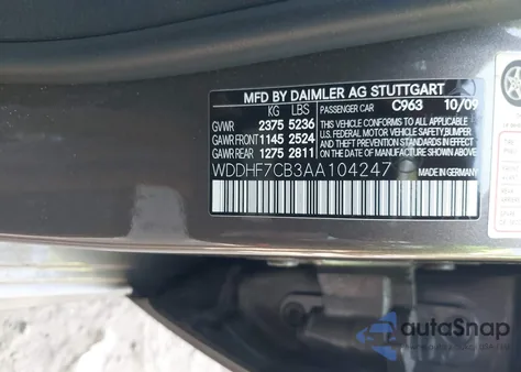 2010 Mercedes-Benz E 550 z USA, uszkodzony, nr VIN WDDHF7CB3AA104247